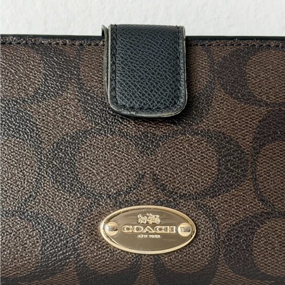 Coach Signature Small Wallet - Picture 9 of 9